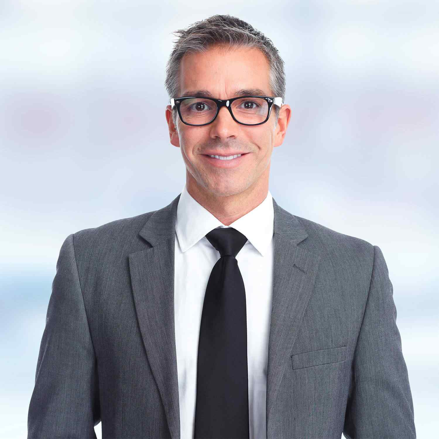 https://lmahfoud.com/wp-content/uploads/2018/01/img-team-member-career-03.jpg